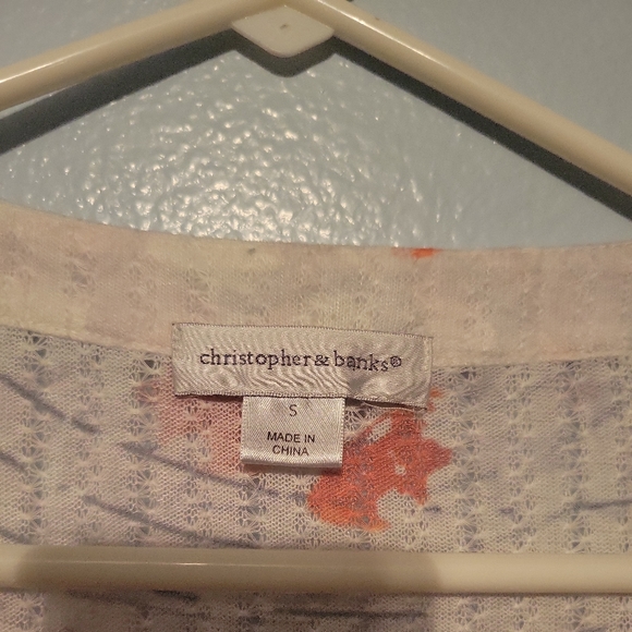 Womens gently used Christopher And Banks 4 button Embroidered top. Small - Picture 5 of 7